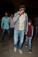 Hrithik Roshan leaves with kids for 20 days vacation to Cape Town, South Africa on 11th June 2015